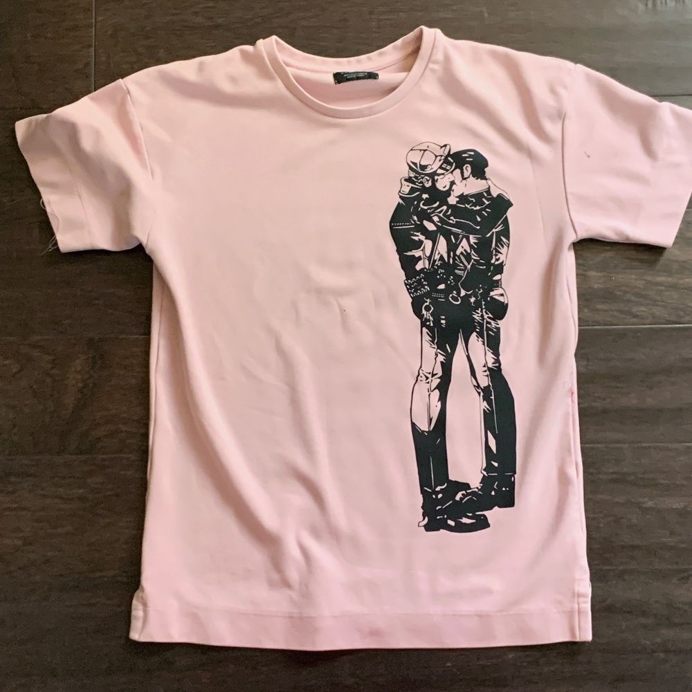 Zara Oversized Heavyweight S T-Shirt with Handprinted LGBTQ Men Embracing Design